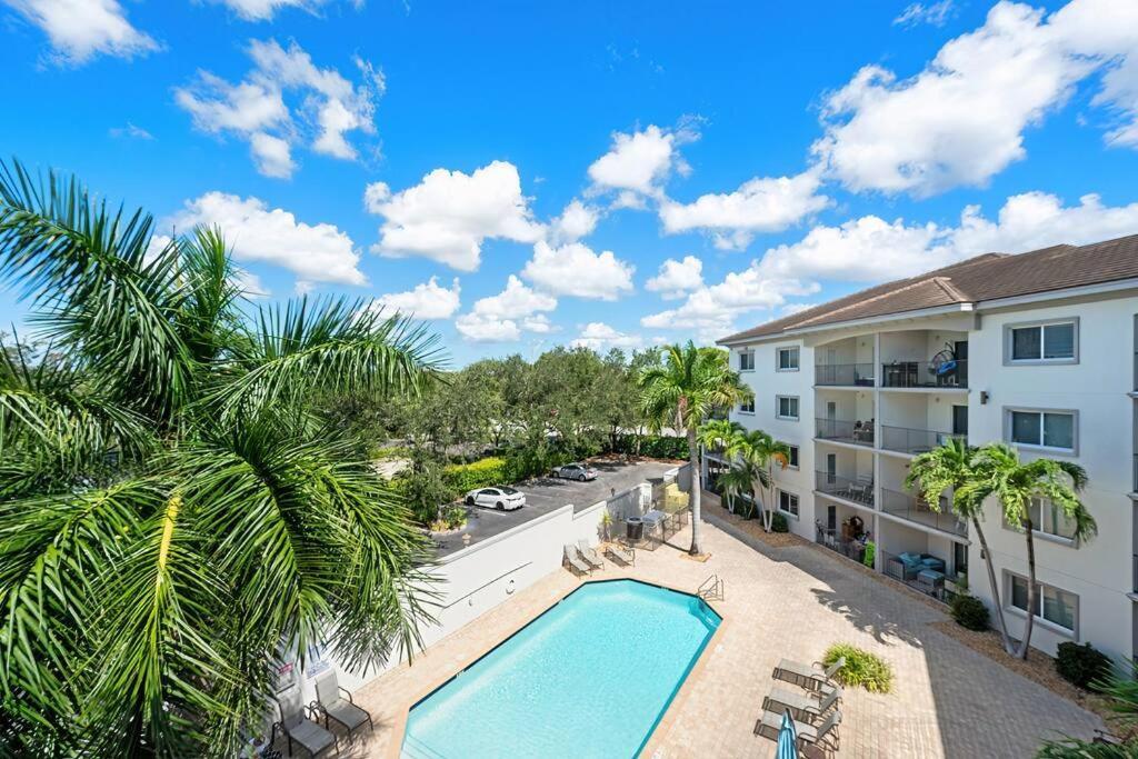 Modern Beach Condo In Central Naples! Exterior photo